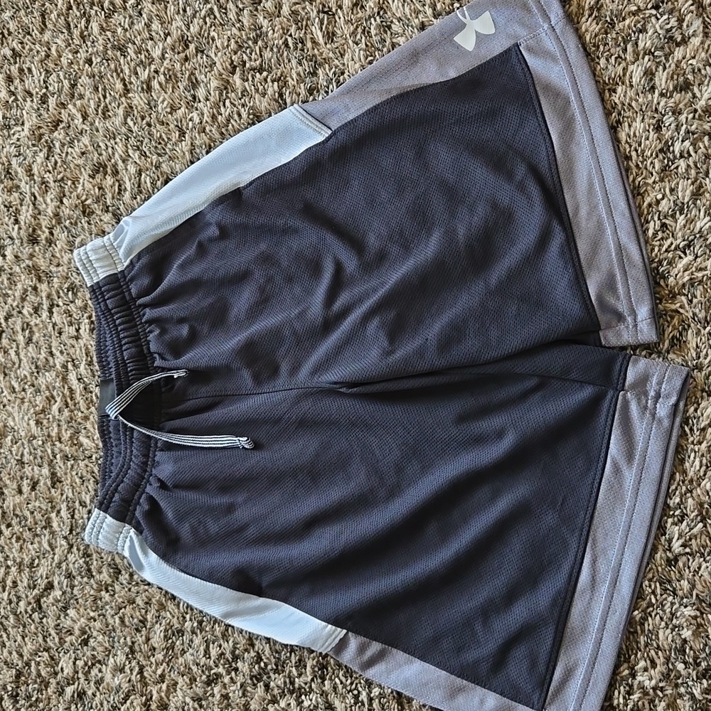 Boys Under Armour Shorts Size Med/8